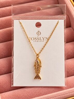 🐟 Josslyn Gold Fish Pendant Necklace NWT